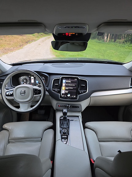 Volvo XC90 9 of 11