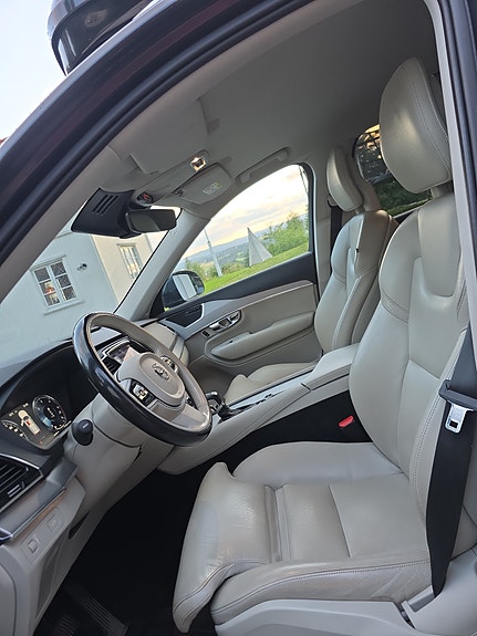 Volvo XC90 8 of 11