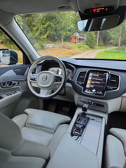 Volvo XC90 7 of 11