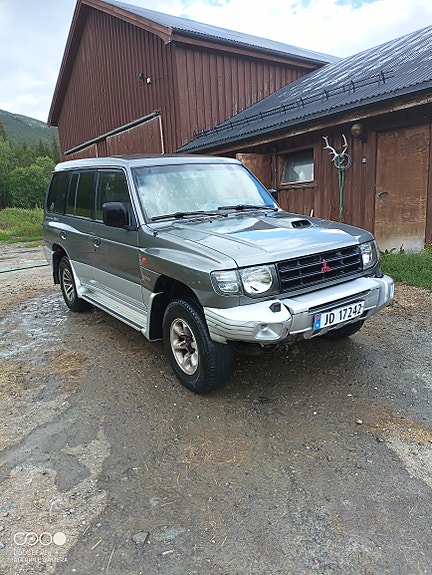 Mitsubishi Pajero 4 of 5