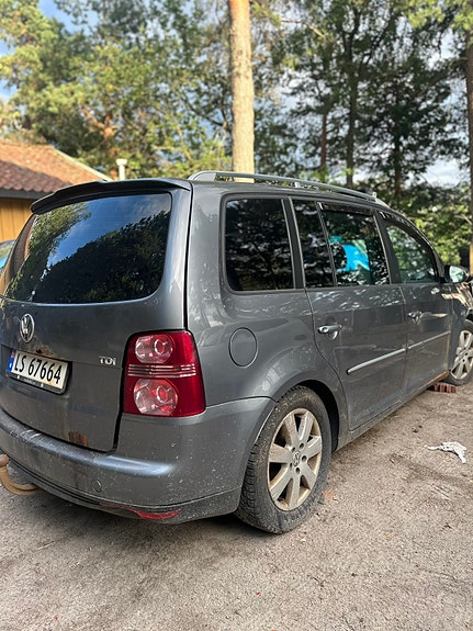 Volkswagen Touran 3 of 5