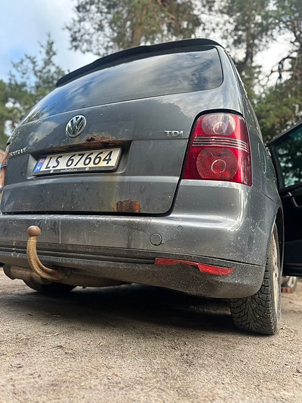 Volkswagen Touran 5 of 5