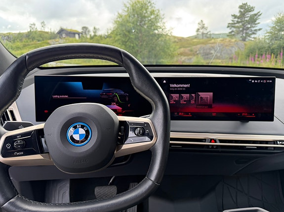 BMW iX 11 of 18