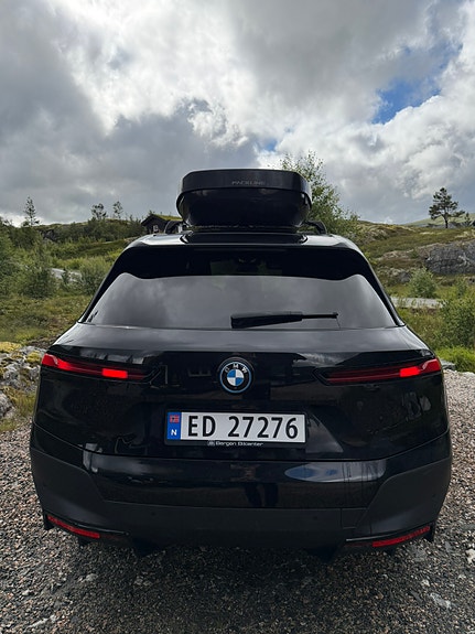 BMW iX 4 of 18