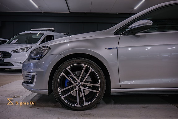 Volkswagen Golf VII 5 of 5