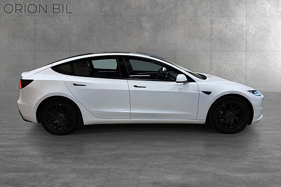 Tesla Model 3 5 of 5
