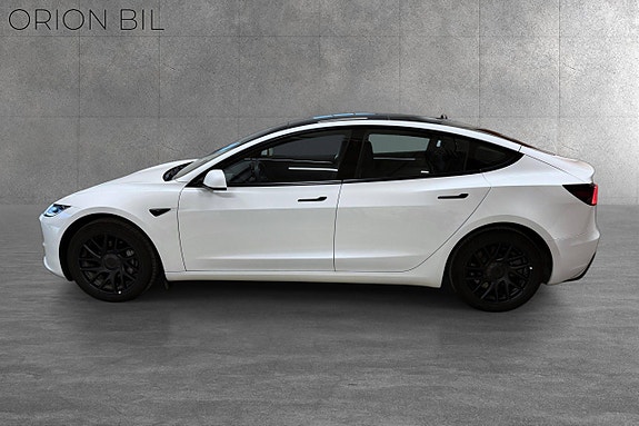 Tesla Model 3 4 of 5