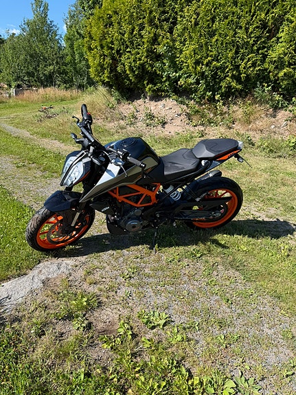 KTM 390 Duke 3 of 8