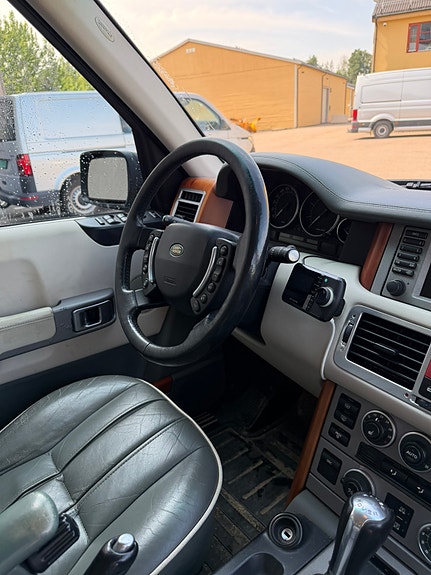 Land Rover Range Rover 10 of 11