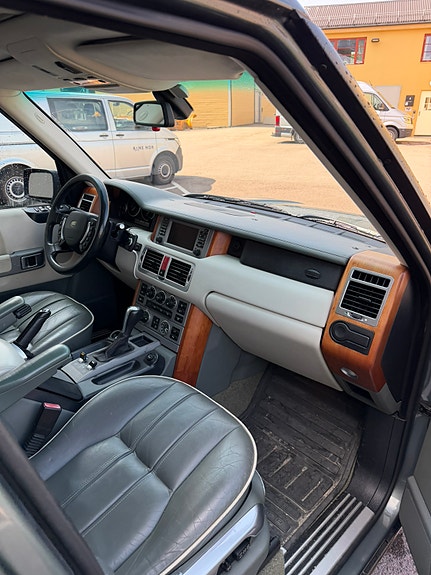 Land Rover Range Rover 7 of 11