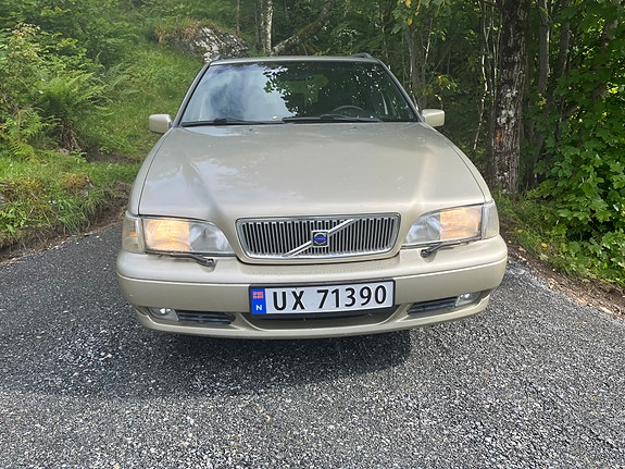 Volvo V70 4 of 12