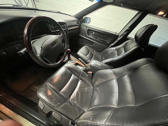 Volvo V70 11 of 12