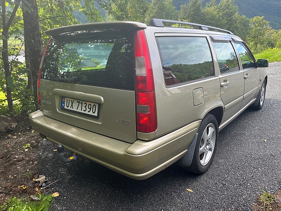 Volvo V70 6 of 12