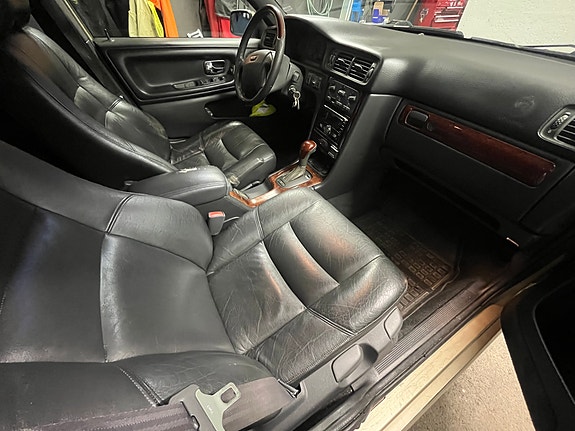 Volvo V70 10 of 12