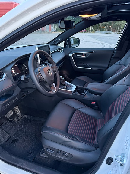 Toyota RAV4 3 of 5