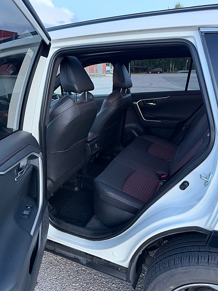 Toyota RAV4 4 of 5