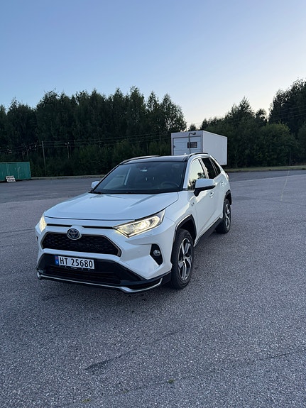 Toyota RAV4 2 of 5