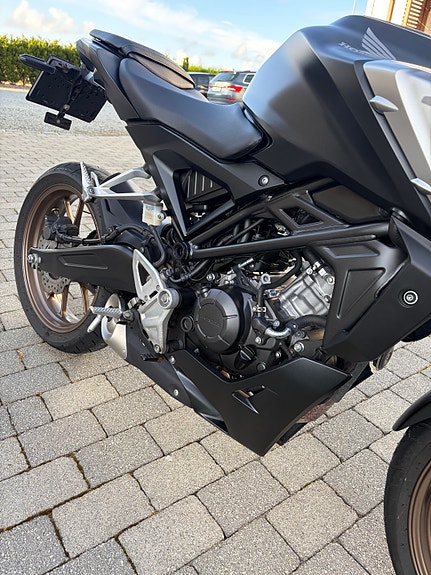 Honda CB 125 R 4 of 5