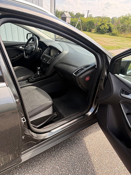 Ford Focus 10 of 15