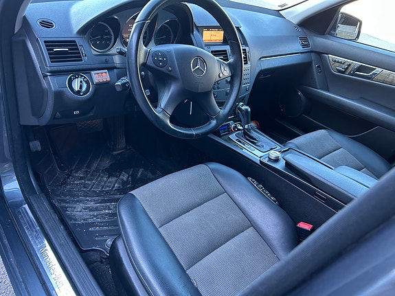 Mercedes-Benz C200 29 of 30