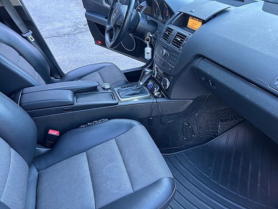 Mercedes-Benz C200 16 of 30