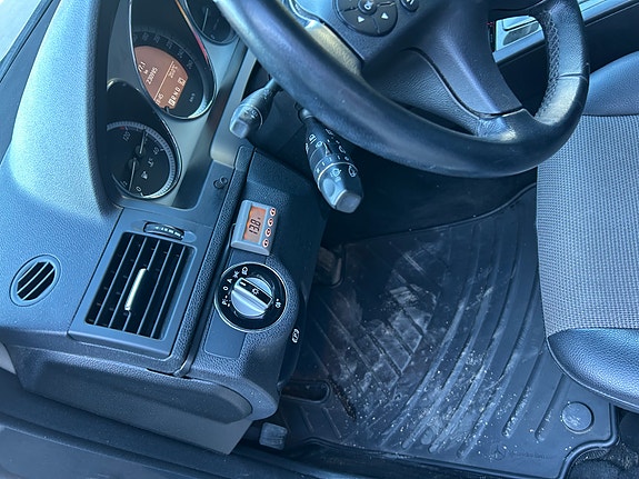 Mercedes-Benz C200 21 of 30