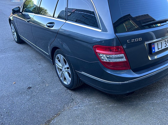Mercedes-Benz C200 11 of 30
