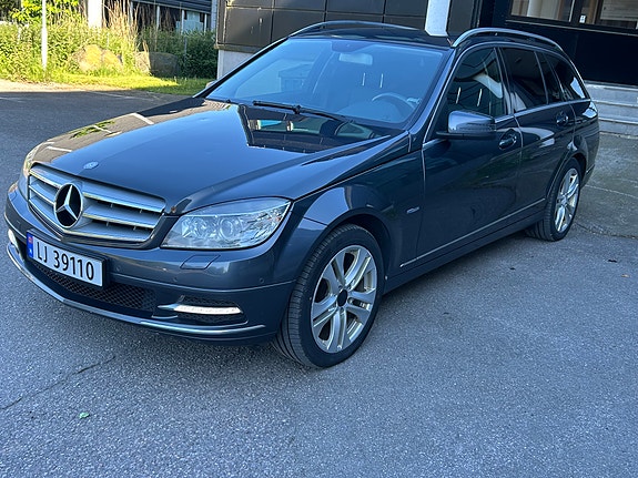 Mercedes-Benz C200 4 of 30