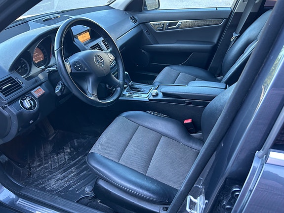 Mercedes-Benz C200 26 of 30