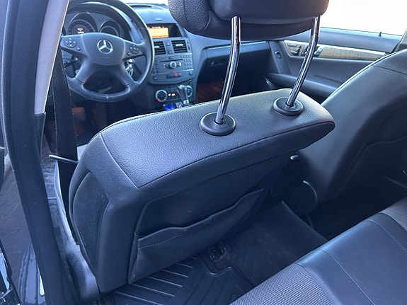 Mercedes-Benz C200 27 of 30