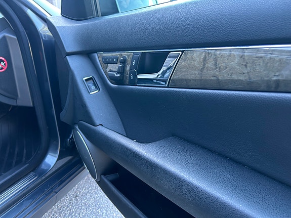 Mercedes-Benz C200 18 of 30
