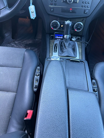 Mercedes-Benz C200 25 of 30