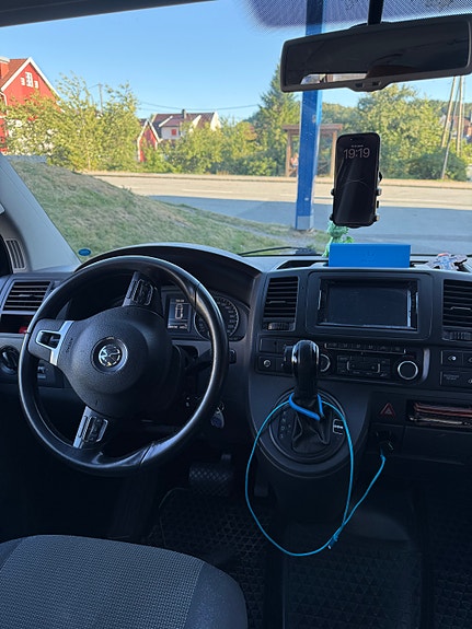 Volkswagen Caravelle 5 of 5