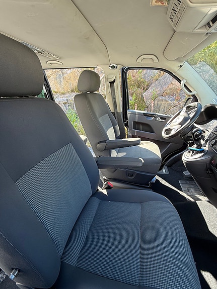 Volkswagen Caravelle 13 of 22