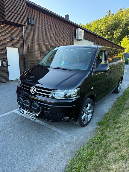 Volkswagen Caravelle 2 of 5