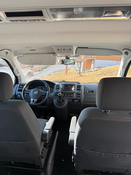 Volkswagen Caravelle 8 of 13