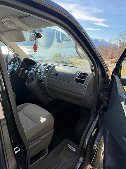Volkswagen Caravelle 9 of 13