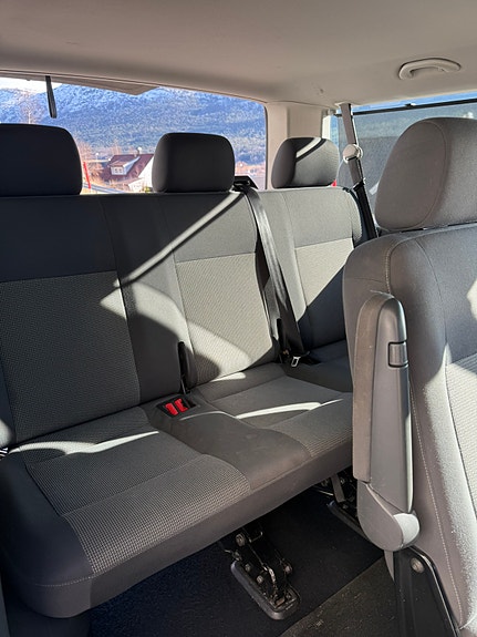 Volkswagen Caravelle 11 of 13