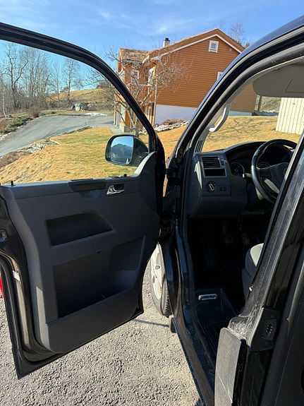 Volkswagen Caravelle 7 of 13