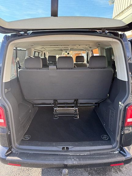 Volkswagen Caravelle 12 of 13