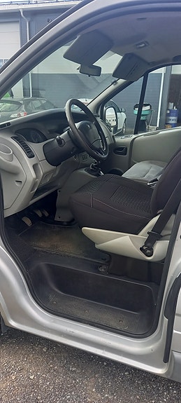 Renault Trafic 9 of 15