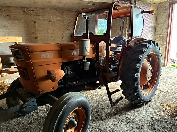 Fiat 600 4 of 6