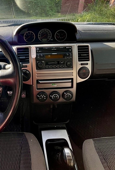 Nissan X-Trail 3 of 5