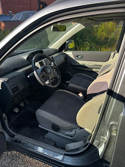 Nissan X-Trail 4 of 5