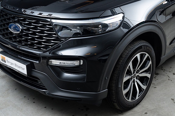 Ford Explorer 4 of 5