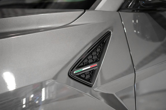 Lamborghini Urus 18 of 30