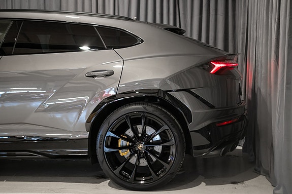 Lamborghini Urus 16 of 30