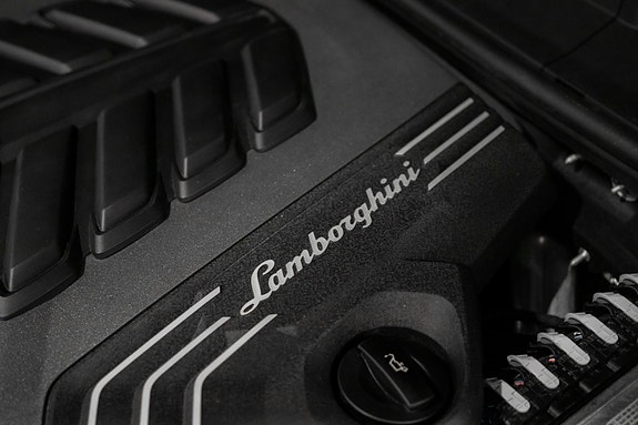 Lamborghini Urus 13 of 30