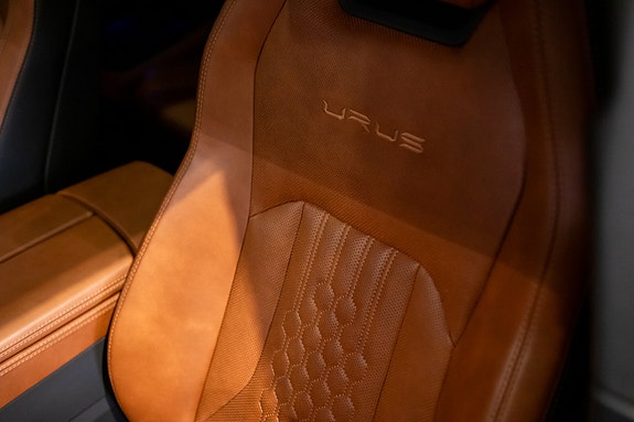 Lamborghini Urus 24 of 30