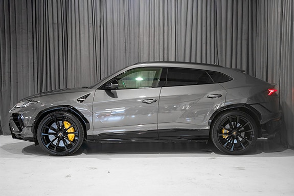 Lamborghini Urus 3 of 30